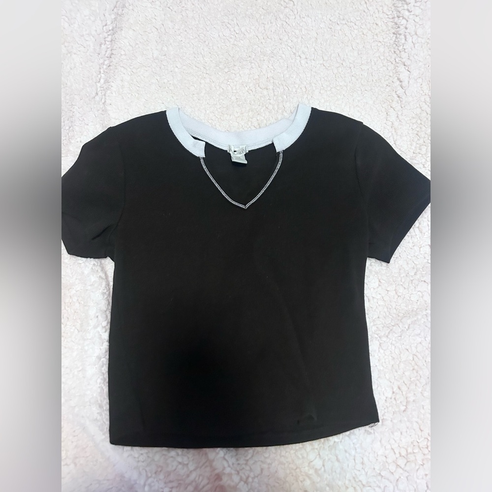 Black and white tight v neck crop top
